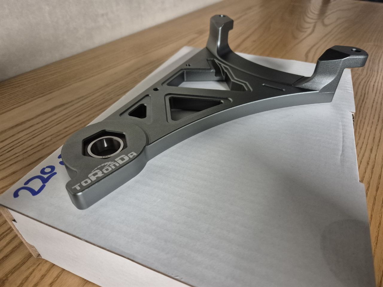 Toronda Brace Grijs Side