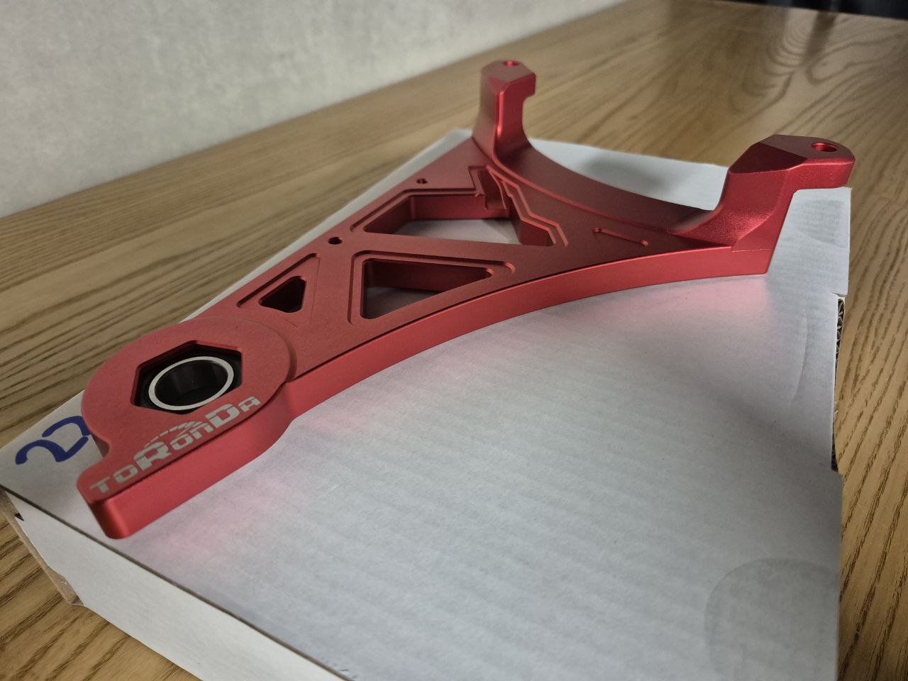 Toronda Brace Rood Side