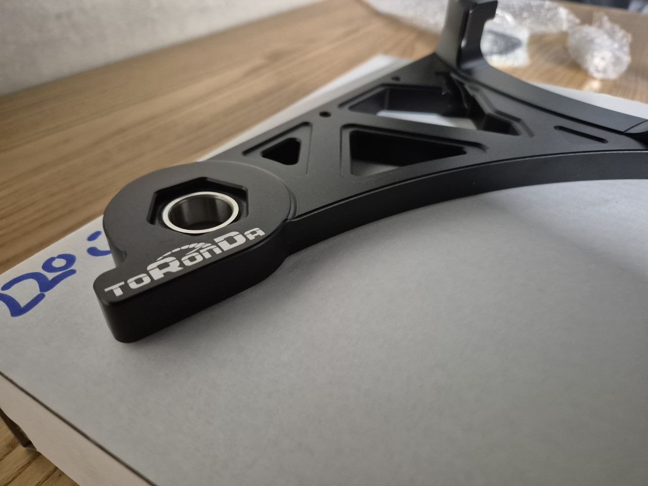 Toronda Brace Zwart Side